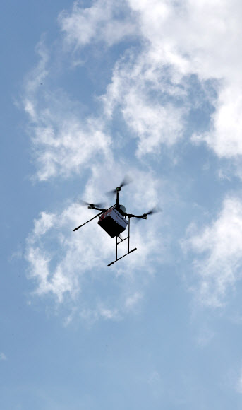 ‘드론으로 피자 배달’ 첫 상용화 서비스 개시