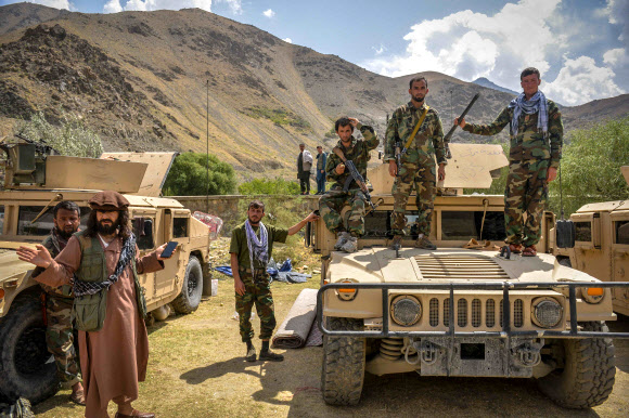 아프간 판지시르에 집결한 탈레반 반대 무장 저항군