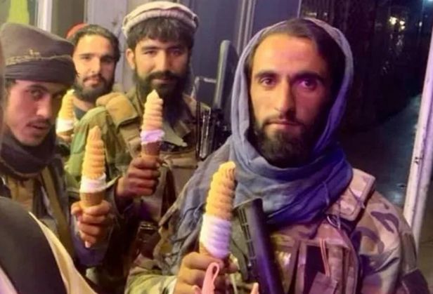 아이스크림 먹는 탈레반. 트위터 계정