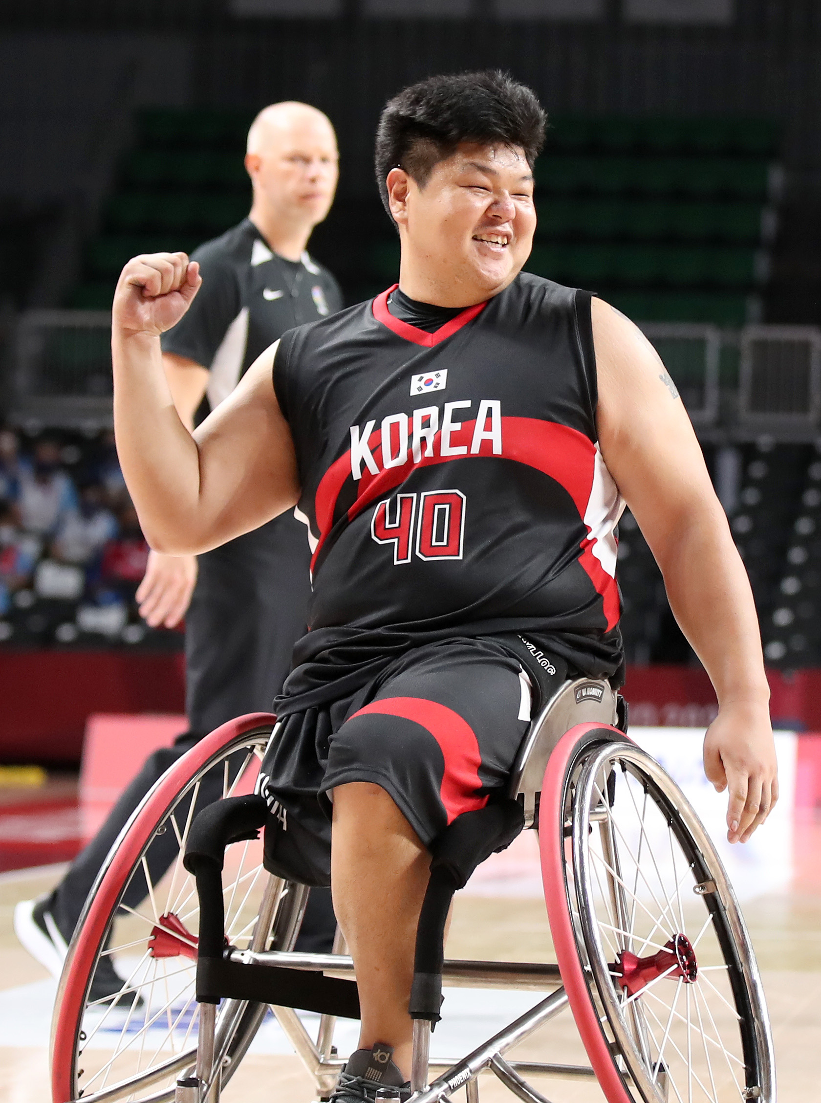 김동현이 지난 25일 일본 도쿄 무사시노노모리 스포츠 플라자에서 열린 도쿄패럴림픽 휠체어농구 남자부 A조 스페인과의 경기에서 기뻐하고 있다. 대한장애인체육회 제공