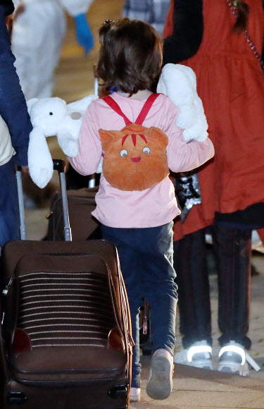 ‘한국 첫날 밤은 웃으며’