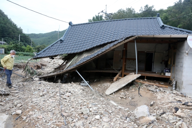 태풍 ‘오마이스’로 막대한 피해를 입은 포항지역의 피해가 크다. 연합뉴스