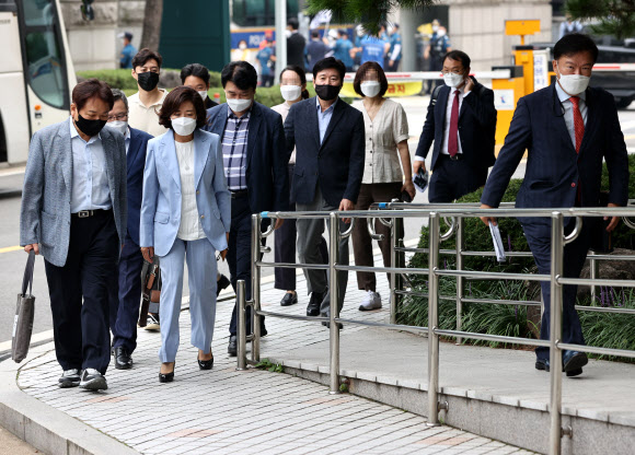 ‘패스트트랙 충돌’ 자유한국당 관계자들 법원 출석