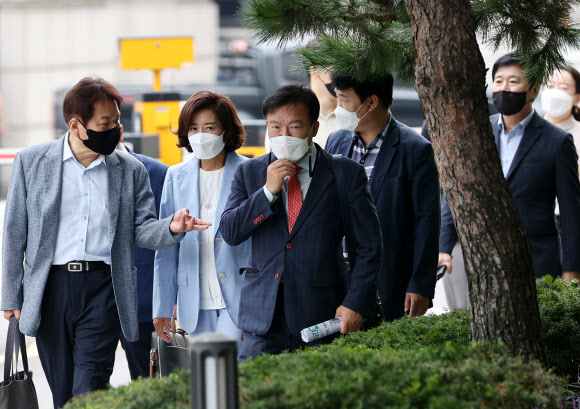 ‘패스트트랙 충돌’ 자유한국당 관계자들 법원 출석