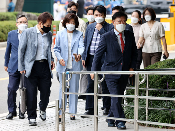 ‘패스트트랙 충돌’ 자유한국당 관계자들 법원 출석