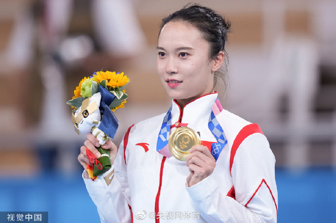 2020 도쿄 올림픽 금메달을 고향 박물관에 기증한 중국의 주쉐잉 트램폴린 선수. 출처:바이두