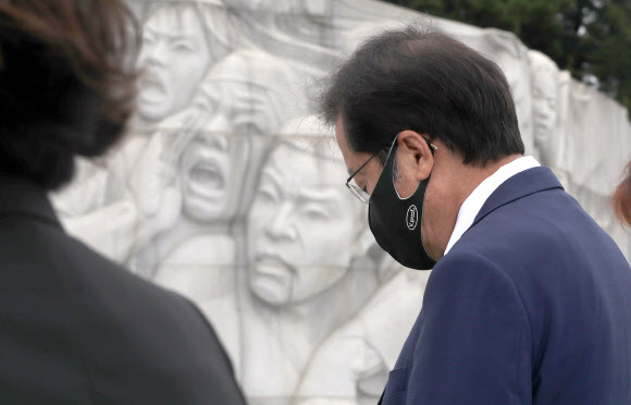 홍준표, 국립 3·15 민주 묘지 참배