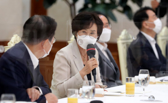 인사말 하는 김상희 국회부의장