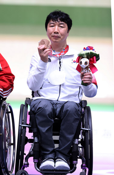 [패럴림픽]동메달 든 심영집