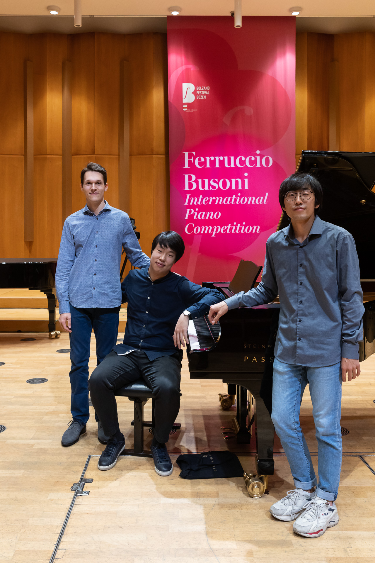 지난 3일(현지시간) 막을 내린 제63회 부소니 국제 피아노 콩쿠르 수상자들. 우승자인 박재홍(가운데)과 2위를 한 김도현(오른쪽), 3위에 오른 오스트리아의 루카스 슈테르나트. 부소니 국제 피아노 콩쿠르 제공
