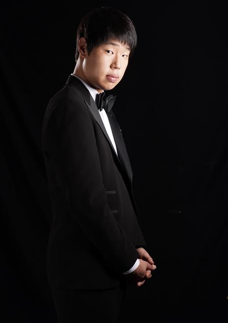 지난 3일(현지시간) 막을 내린 제63회 부소니 국제 피아노 콩쿠르에서 우승한 피아니스트 박재홍. 박재홍은 2015년 문지영에 이어 아시아에서 두 번째로 이 콩쿠르에서 1위를 했다.  부소니 국제 피아노 콩쿠르 페이스북 제공