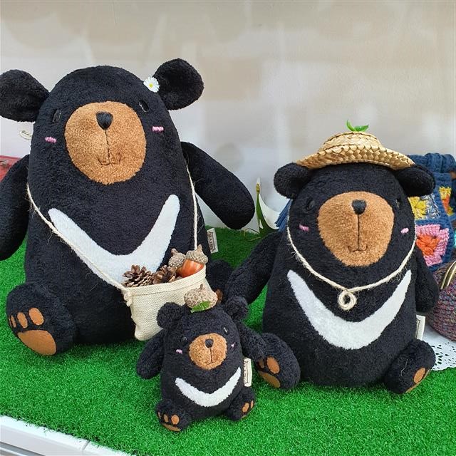 테디베어 공방에서 만든 곰인형들.<br>강동구청 제공
