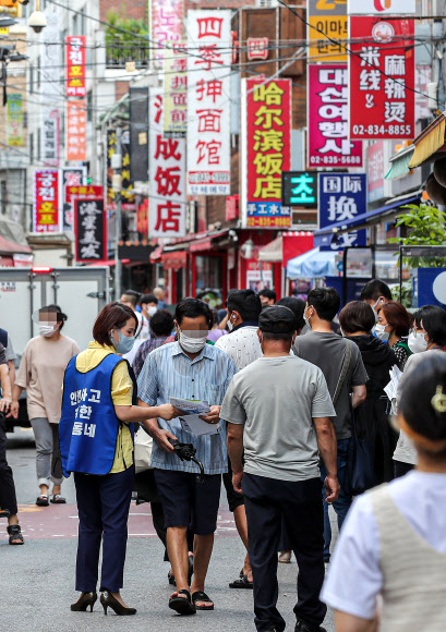 국내 거주 중국인들에게 코로나19 백신 접종 안내