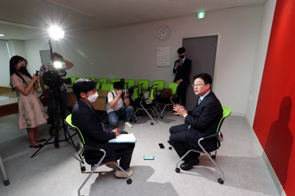 ‘광주·전남 공약’ 설명하는 유승민