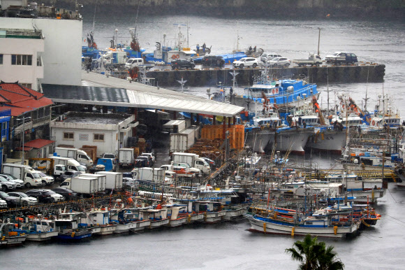 제주도 남쪽 바깥 먼바다에 태풍주의보