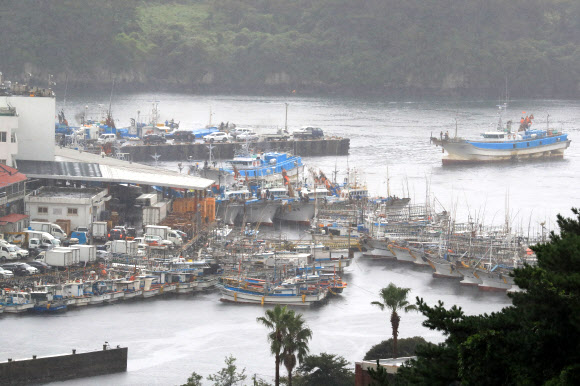 제주도 남쪽 바깥 먼바다에 태풍주의보