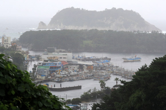 제주도 남쪽 바깥 먼바다에 태풍주의보