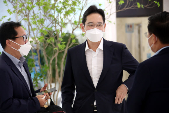 삼성전자 이재용 부회장, 출소 한달 만에 첫 공식활동