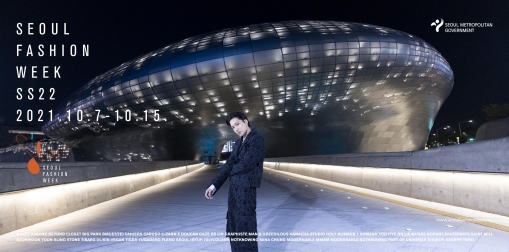 서울패션위크 글로벌 홍보대사를 맡은 엑소 카이가 DDP에서 디자이너 ‘뷔미에트’의 의상을 입고 홍보영상을 찍고 있다.<br>서울시 제공