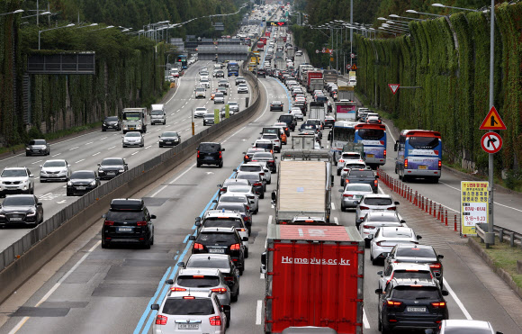 붐비는 고속도로
