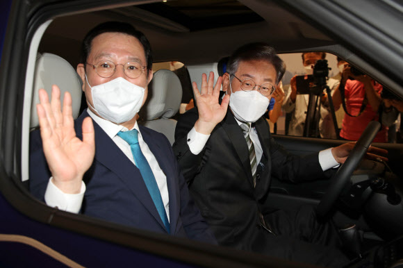 캐스퍼에 탑승한 이재명