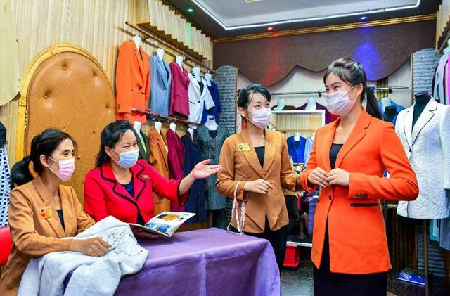 노동신문 “철이 바뀌면서 가을옷 수요 늘어나”