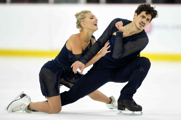 Piper Gilles and Paul Poirier of Canada skate their free dance in the dance competition at the Skate Canada Autumn Classic International in Pierrefonds, Quebec on September 18, 2021. (Photo by Geoff Robins / AFP)/2021-09-19 04:57:17/ <연합뉴스