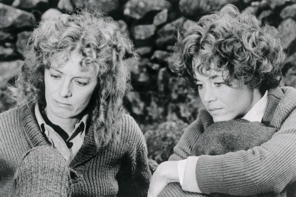 영화 ‘줄리아’의 한 장면. 제인 폰다(오른쪽)와 바네사 레드그레이브.