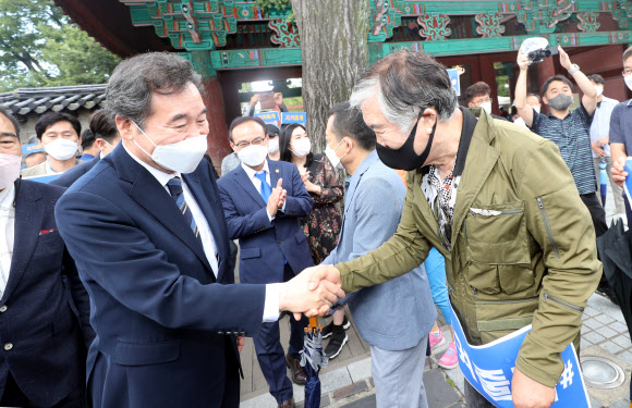 전주 한옥마을 찾은 민주당 이낙연 전 대표