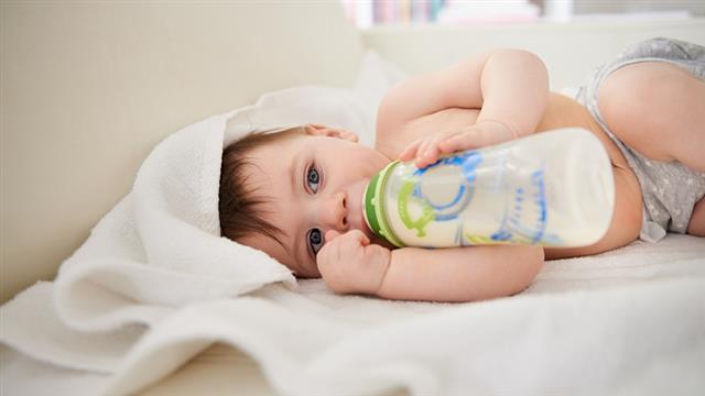 환경과학자와 의학자들은 어른보다 영유아들이 미세플라스틱 오염의 영향을 더 많이 받는다는 사실을 확인했다. 픽사베이 제공