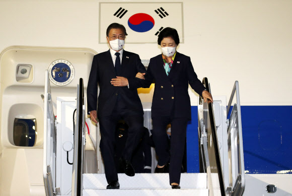 하와이 도착한 문 대통령 내외