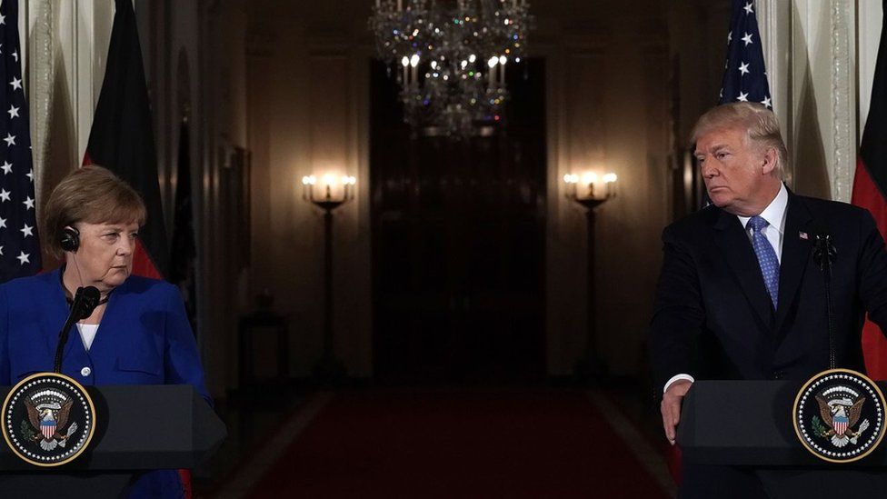 2018년 4월- 도널드 트럼프 미국 대통령과 메르켈 총리가 백악관 이스트룸에서 정상회담을 가진 뒤 나란히 기자회견에 임하고 있다. 늘 트럼프 대통령과는 의견이 맞지 않았다. 게티이미지 자료사진 
