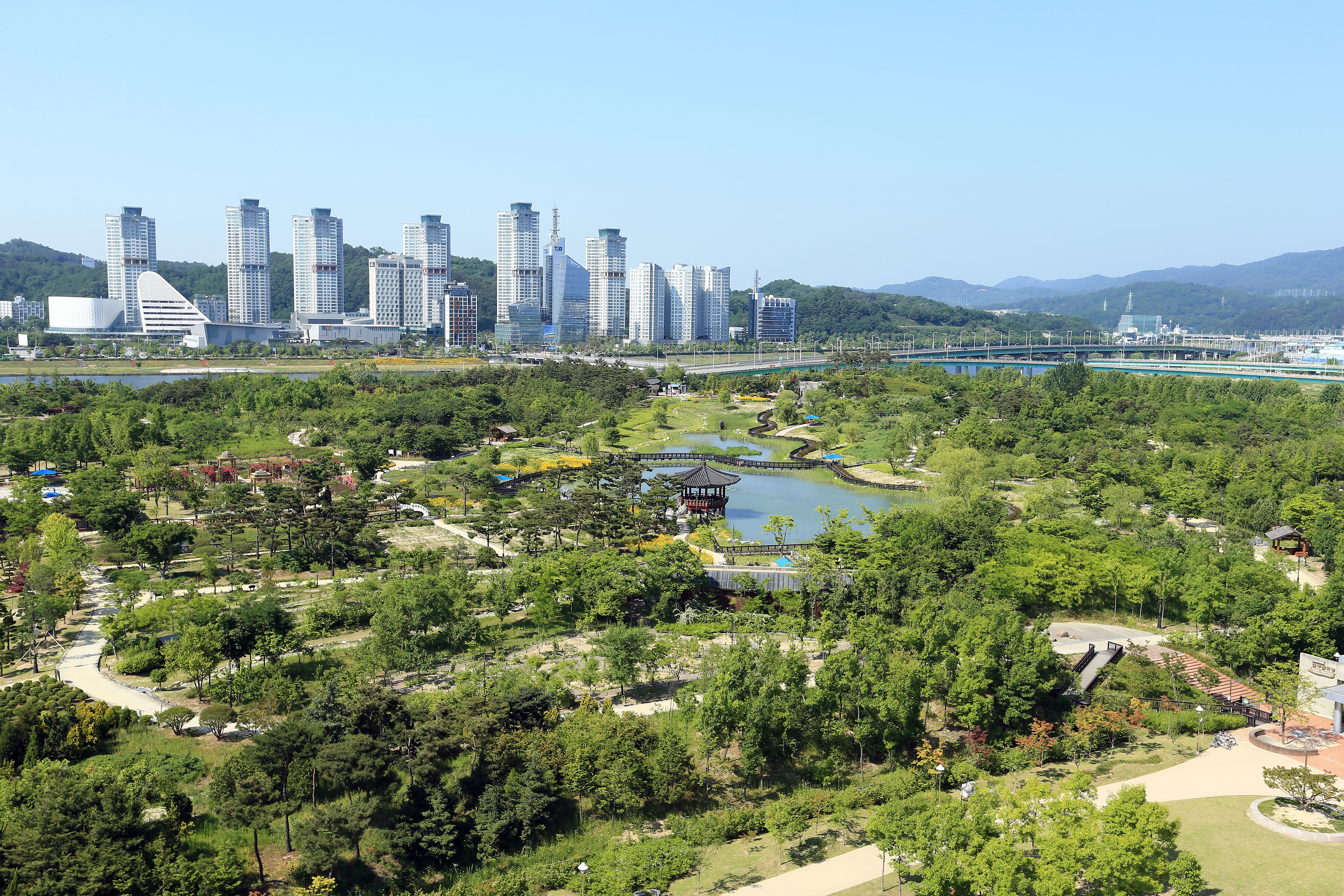 국내 도시 공원 가운데 손에 꼽히는 규모를 자랑하는 대전 한밭수목원. 대전시 제공