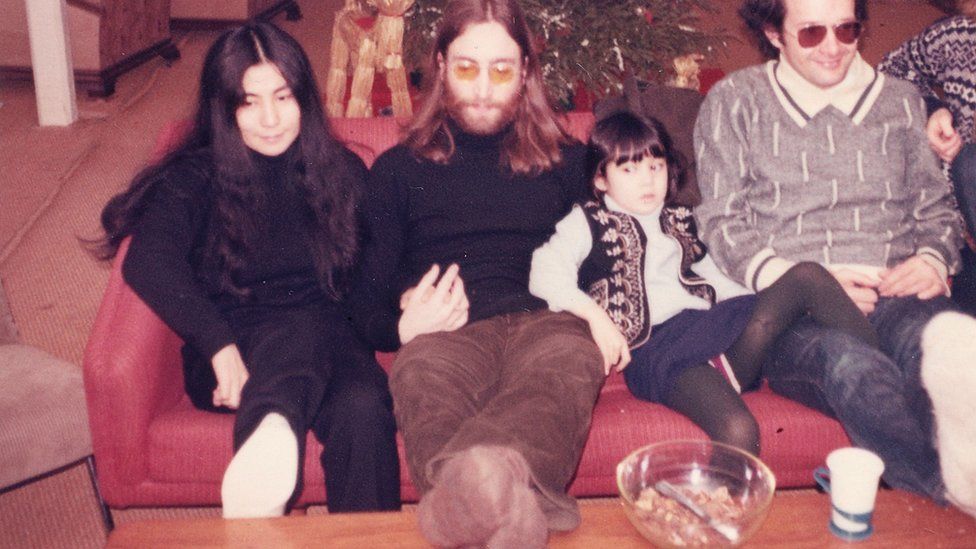 왼쪽부터 오노 요코, 존 레넌, 요코의 딸 교코, 교코 친아버지 앤서니 콕스. 브룬 라스문센 제공