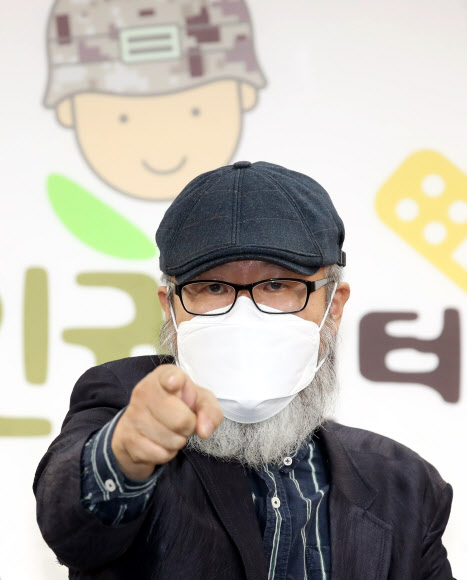 성추행 피해 이 중사 부친, 군 수사 비판