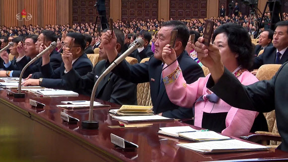 북한, 최고인민회의 첫날 회의 열어…김정은 불참