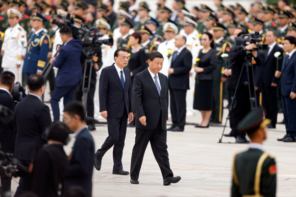 중국 열사기념일 행사장 도착하는 시진핑.리커창