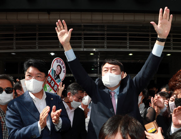 부산 사상구 찾은 윤석열