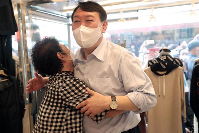 부산 동래시장 찾은 윤석열