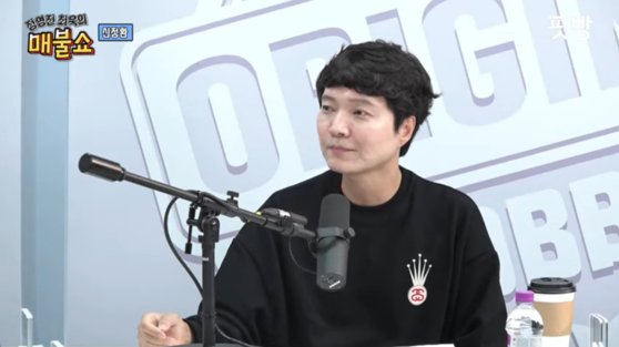 그룹 ‘컨츄리꼬꼬’ 출신 신정환(46)씨가 11년전 ‘뎅기열 거짓말’의 전말을 밝혔다. 유튜브채널 ‘팟빵 매불쇼’ 캡처