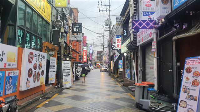사회적 거리두기 4단계 연장 시행된 지난 8월 서울 은평구 연신내 일대 상가에 인적이 끊긴 모습. 서울신문 DB