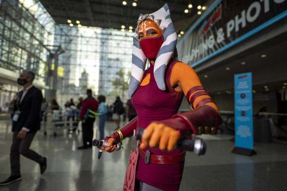 An attendee dressed as Ahsoka Tano from “Star Wars” poses during New York Comic Con at the Jacob K. Javits Convention Center on Friday, Oct. 8, 2021, in New York. (Photo by Charles Sykes/Invision/AP)