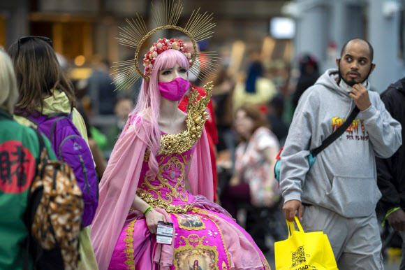 A costumed attendee walks the floor of the Jacob K. Javits Convention Center during New York Comic Con on Friday, Oct. 8, 2021, in New York. (Photo by Charles Sykes/Invision/AP)