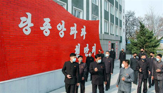 노동당 창건 76주년 맞은 북한 “당 중앙 따라 천만리”
