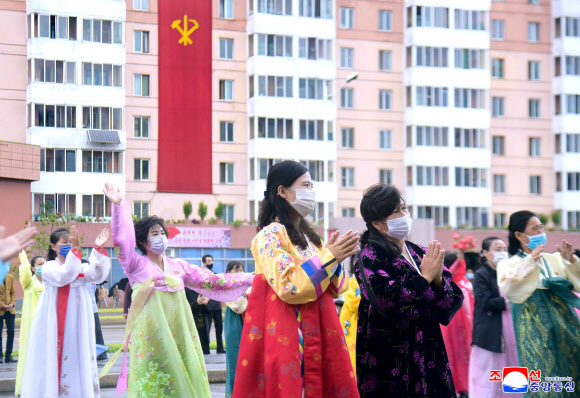 북한 각지서 당창건 76주년 경축