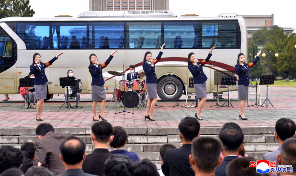 북한 각지서 당창건 76주년 경축