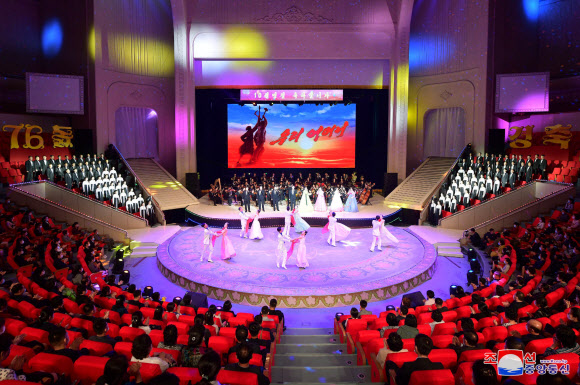 북한 당창건 76주년 경축공연