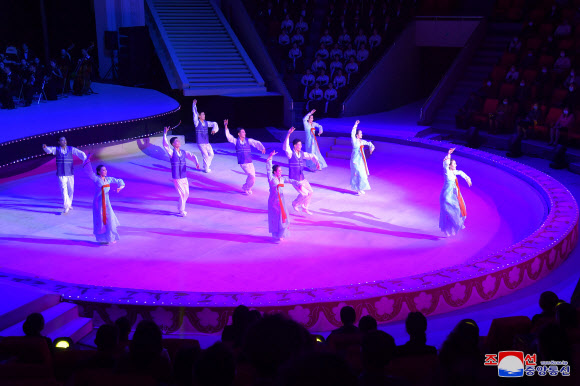 북한 당창건 76주년 경축공연