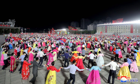 북한, 당창건일 ‘불꽃놀이ㆍ야회’로 경축
