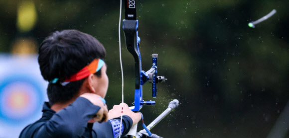 우승 화살 날리는 김제덕